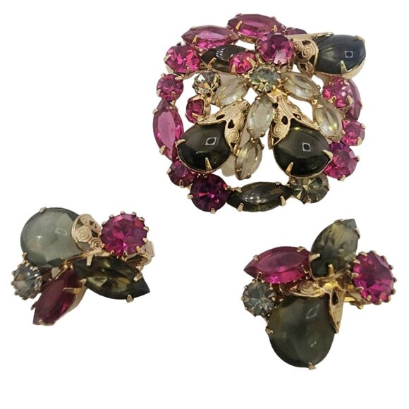 Phenomenal Unsigned Rhinestone Pink and Grey Brooch and Earrings Set (A4813)